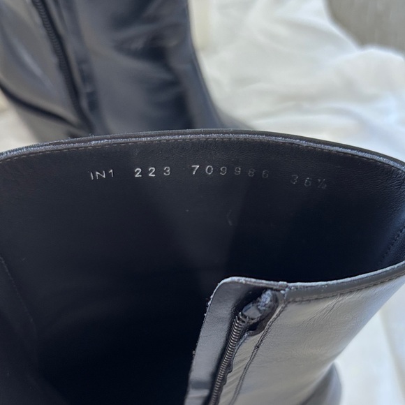 Alexander McQueen Black Heeled Boots with Silver Tips - Picture 3 of 5